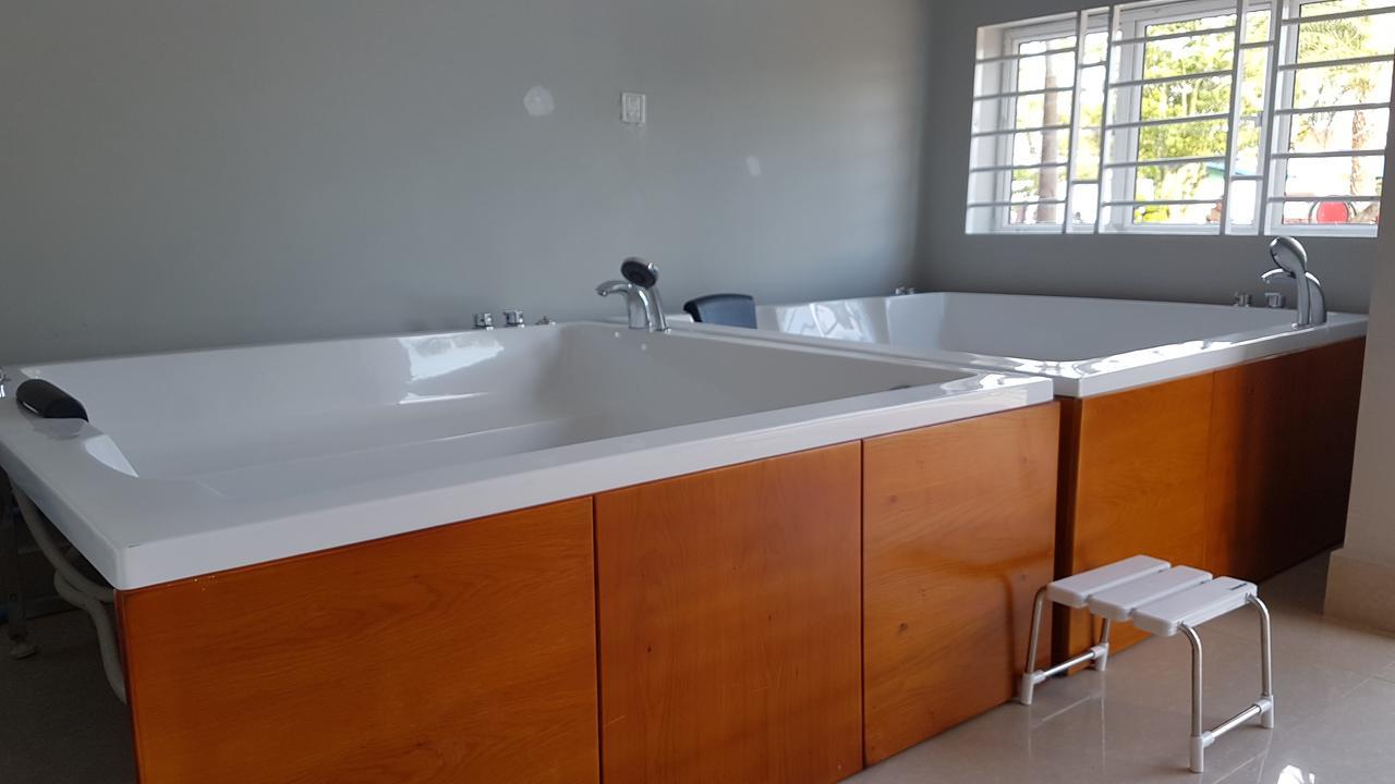 Two Moons Resort Kampot Esterno foto